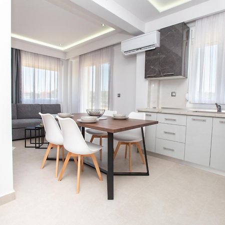 Marane Luxury Suites Неа Мудания Екстериор снимка