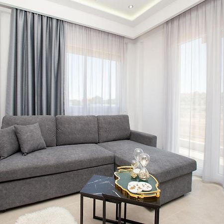 Marane Luxury Suites Неа Мудания Екстериор снимка