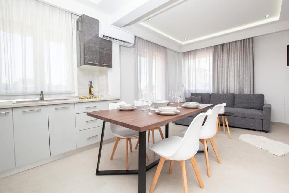 Marane Luxury Suites Неа Мудания Екстериор снимка