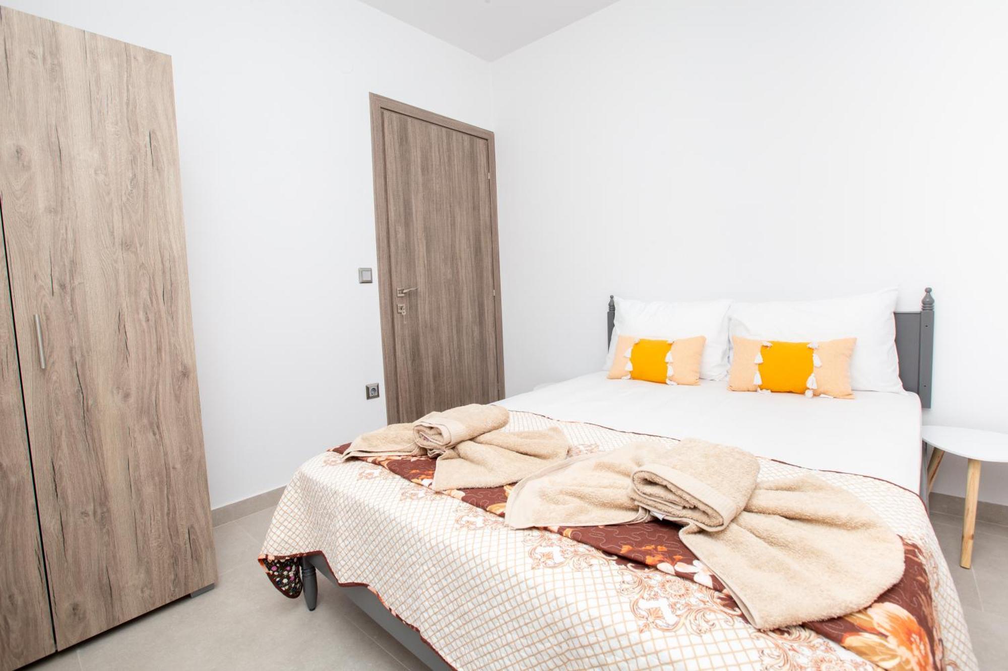Marane Luxury Suites Неа Мудания Екстериор снимка