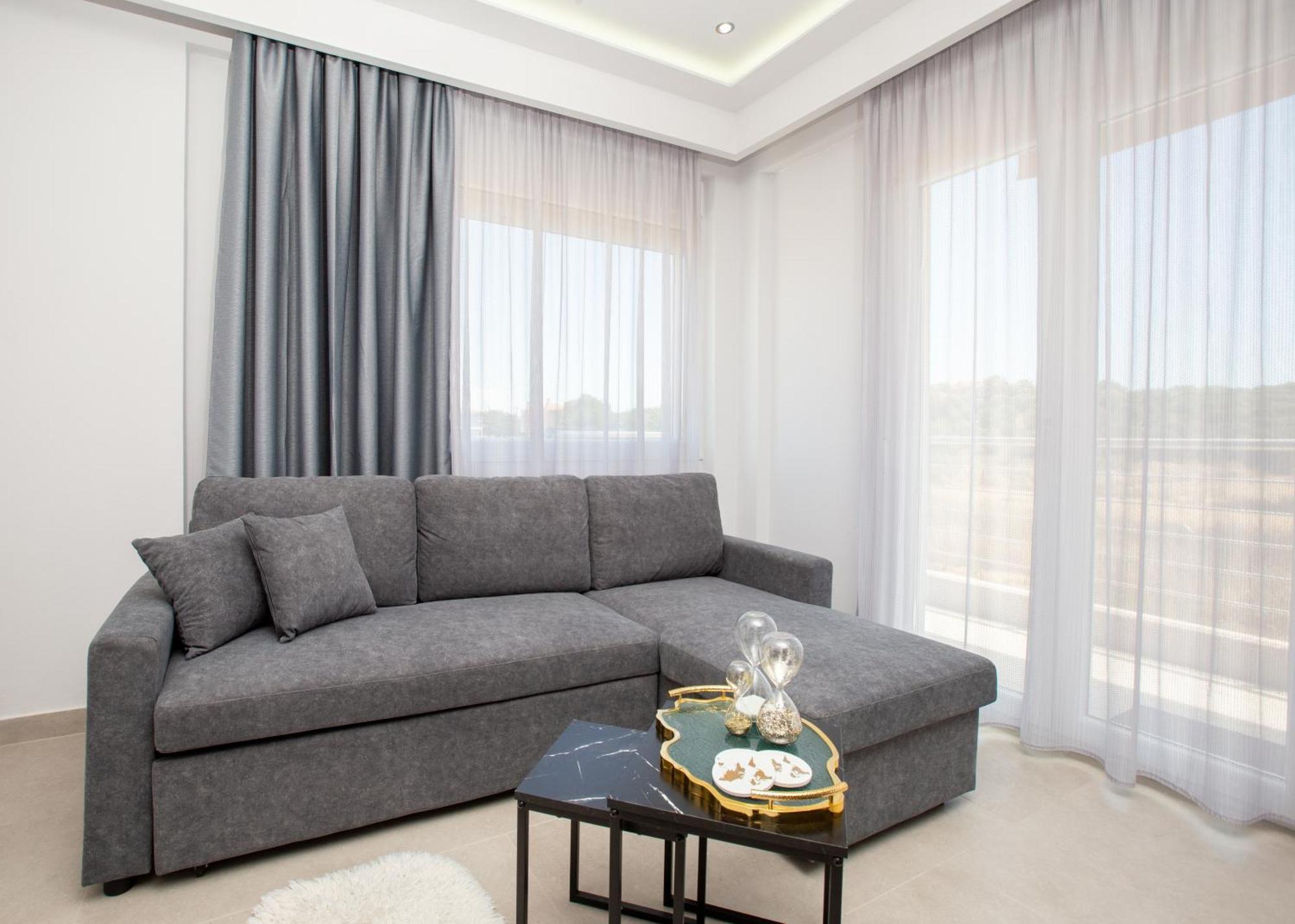 Marane Luxury Suites Неа Мудания Екстериор снимка